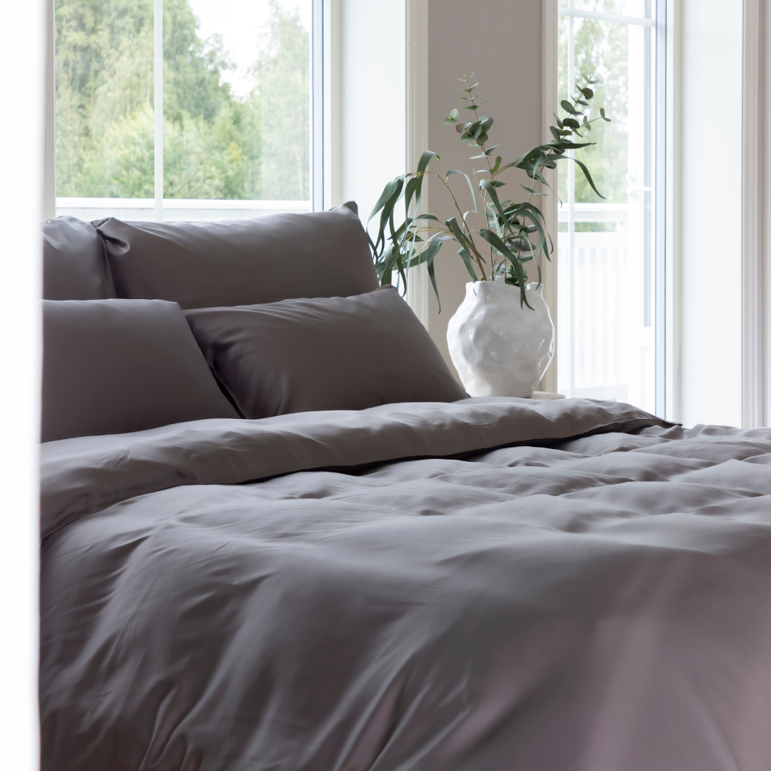 Tiefe graue Bettsets